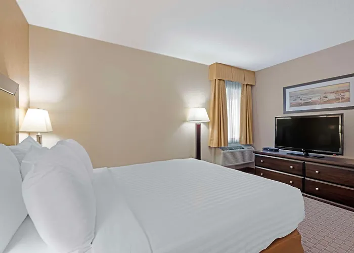 Best Western Plus Emerald Isle Hotel